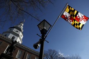Maryland state capitol and state flag