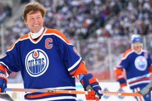 Wayne Gretzky playing hockey